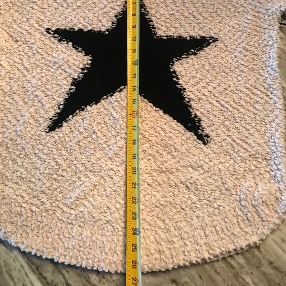 ‼️SALE‼️🔥LAST 1🔥⭐️⭐️ Star Fuzzy Sweater! - Picture 5 of 5